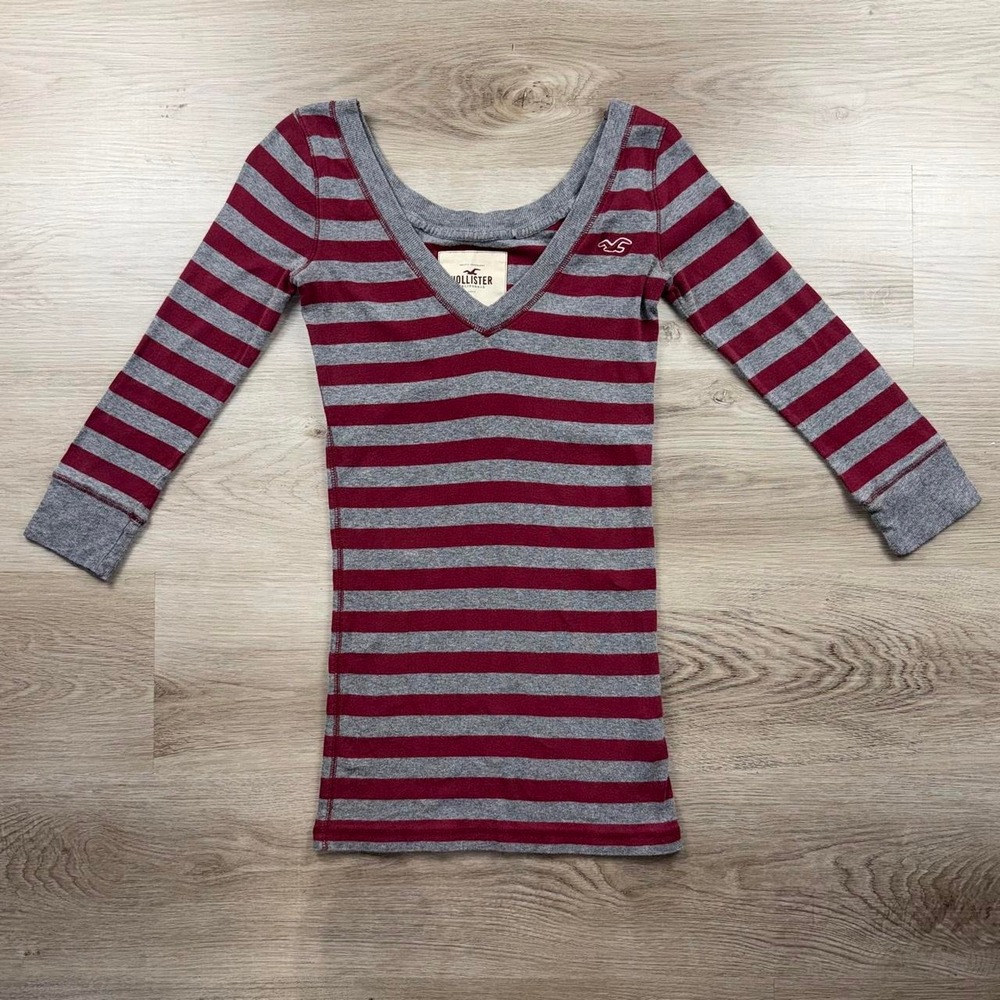 Vintage 2009 Hollister Striped Deep V-Neck 3/4 Sleeve Baby Tee XS
